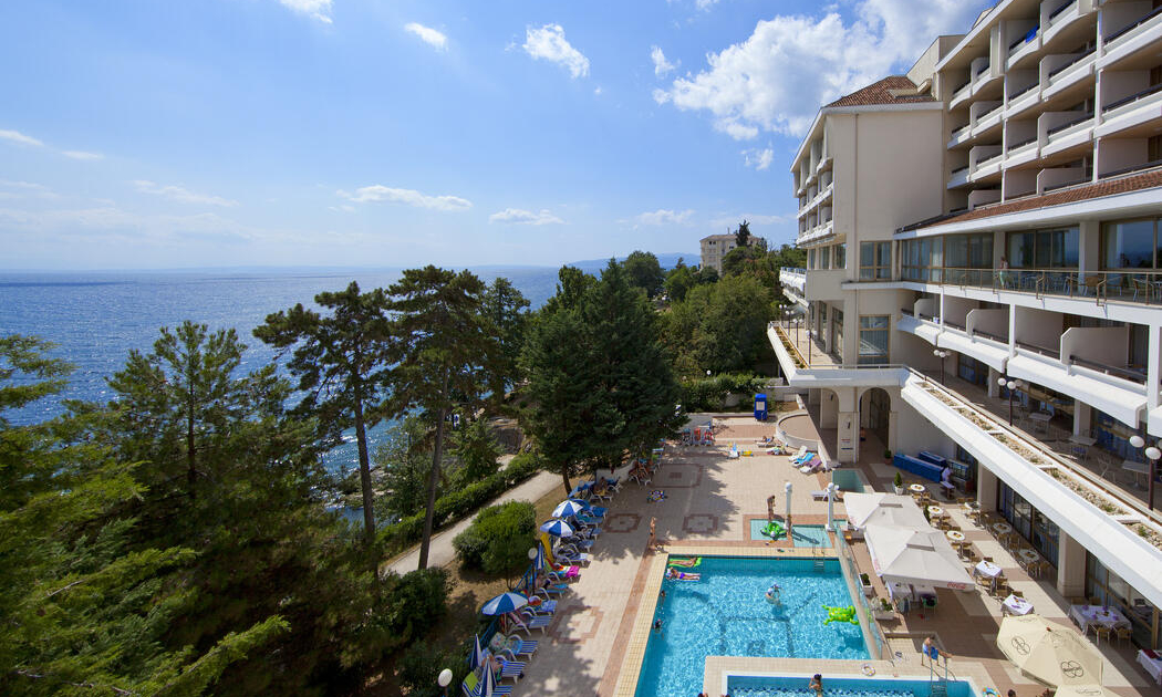 2022/02/pool-hotel-excelsior-lovran2_optimized-1050x630.jpg