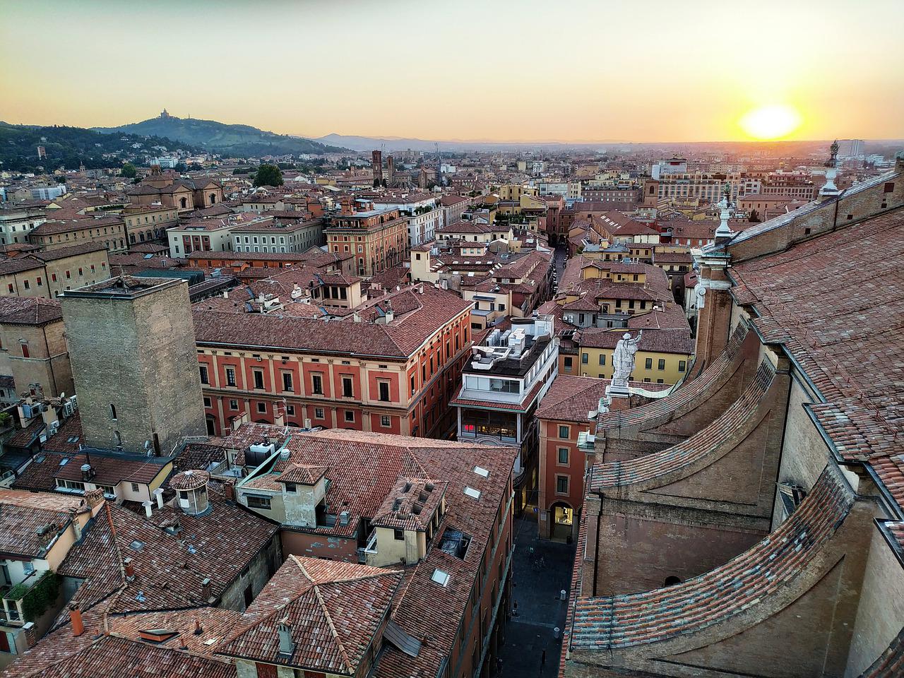 2022/06/bologna-g248402bd4_1280.jpg